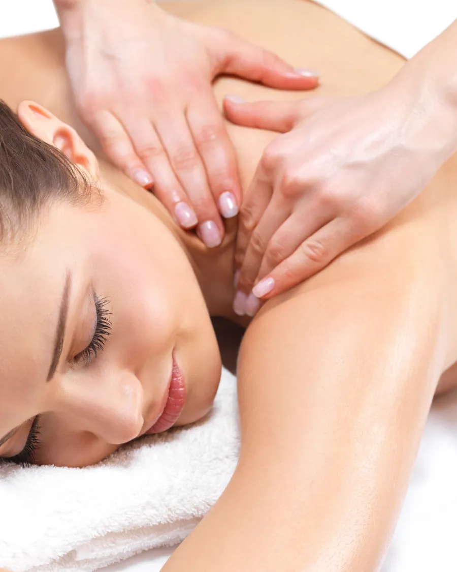 Cliente relaxando em sessão de massagem