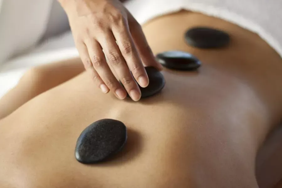 Massagem Pedras Quentes na BodyBe